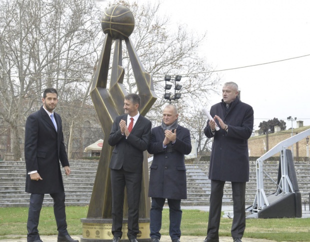 Otvoren spomenik na Malom Kalemegdanu utemeljivačima srpske košarke!
