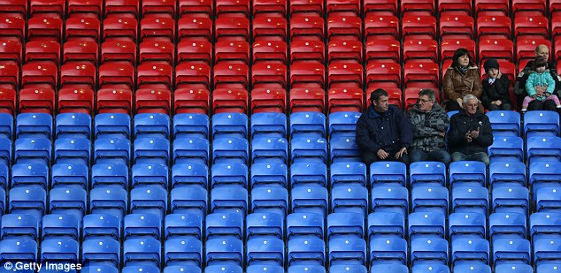 Engleska: Razmatra se mogućnost stajanja na stadionima