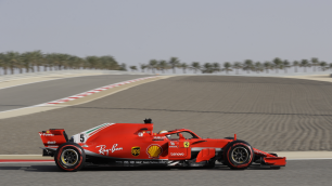 Dominacija Ferarija u Bahreinu, Fetelu pol pozicija, Hamilton baš zaribao